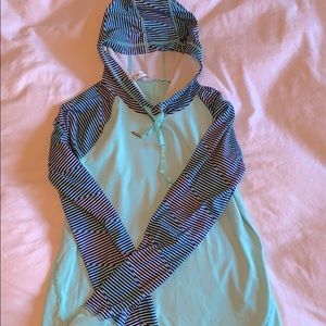 Long sleeve athletic top size m